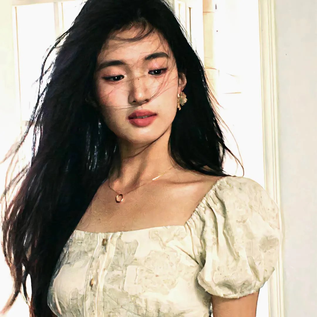 如果她的旗帜被折断了 海报